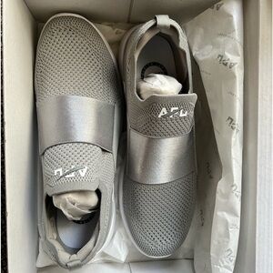 APL techloom bliss sneakers light grey, mens size 10.5 is a womens 12